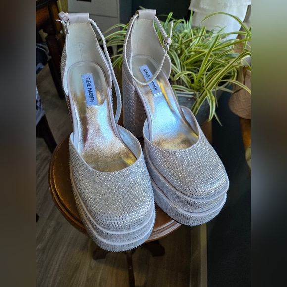 Steve Madden Shoes - Steve Madden Glittering Silver Platform Shoes
